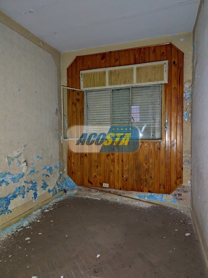 LOTE EN VENTA EN MATADEROS DE 8,66 X 14, CON CASA DE 3 AMB PARA DEMOLER