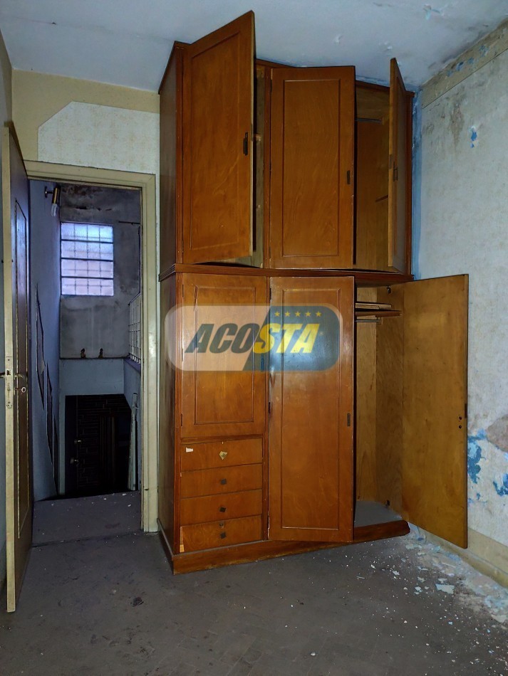 LOTE EN VENTA EN MATADEROS DE 8,66 X 14, CON CASA DE 3 AMB PARA DEMOLER
