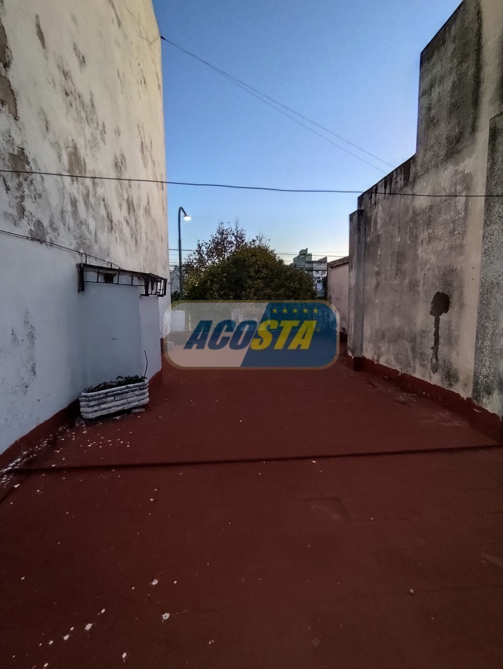LOTE EN VENTA EN MATADEROS DE 8,66 X 14, CON CASA DE 3 AMB PARA DEMOLER