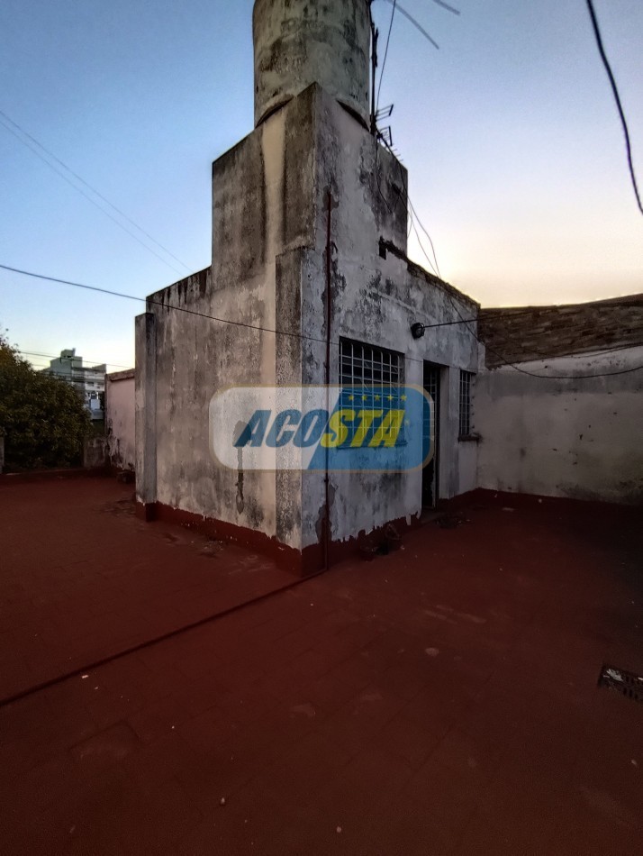 LOTE EN VENTA EN MATADEROS DE 8,66 X 14, CON CASA DE 3 AMB PARA DEMOLER
