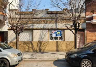 CASA DE 3 AMB. CON PATIO Y TERRAZA. IDEAL REFACCION O AMPLIACION. EXCELENTE UBICACION EN B° NAON