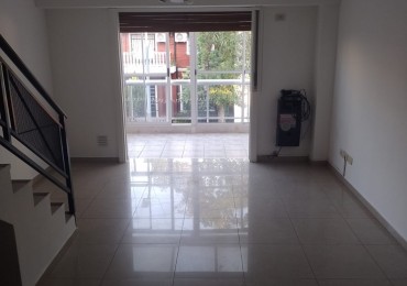 DEPARTAMENTO TIPO DUPLEX DE 4 AMB. PRIMER PISO AL FRENTE
