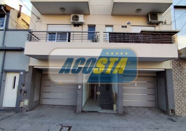 ALQUILER MONOAMBIENTE CON COCHERA Y PATIO, BARRIO NAON