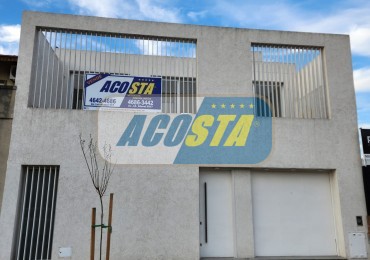 CASA 5 AMBIENTES A ESTRENAR CON JARDIN Y PISCINA, BARRIO NAON, UNICA!!