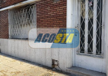 TIPO CASA DE 3 AMBIENTES PLANTA BAJA AL FRENTE