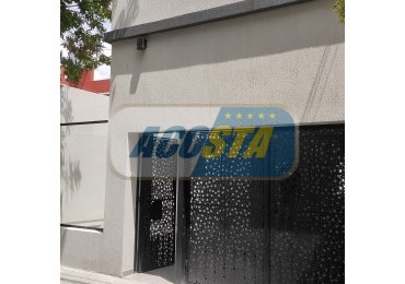 HERMOSA CASA A ESTRENAR DE 3 AMBIENTES, CON COCHERA, PATIO Y TERRAZA